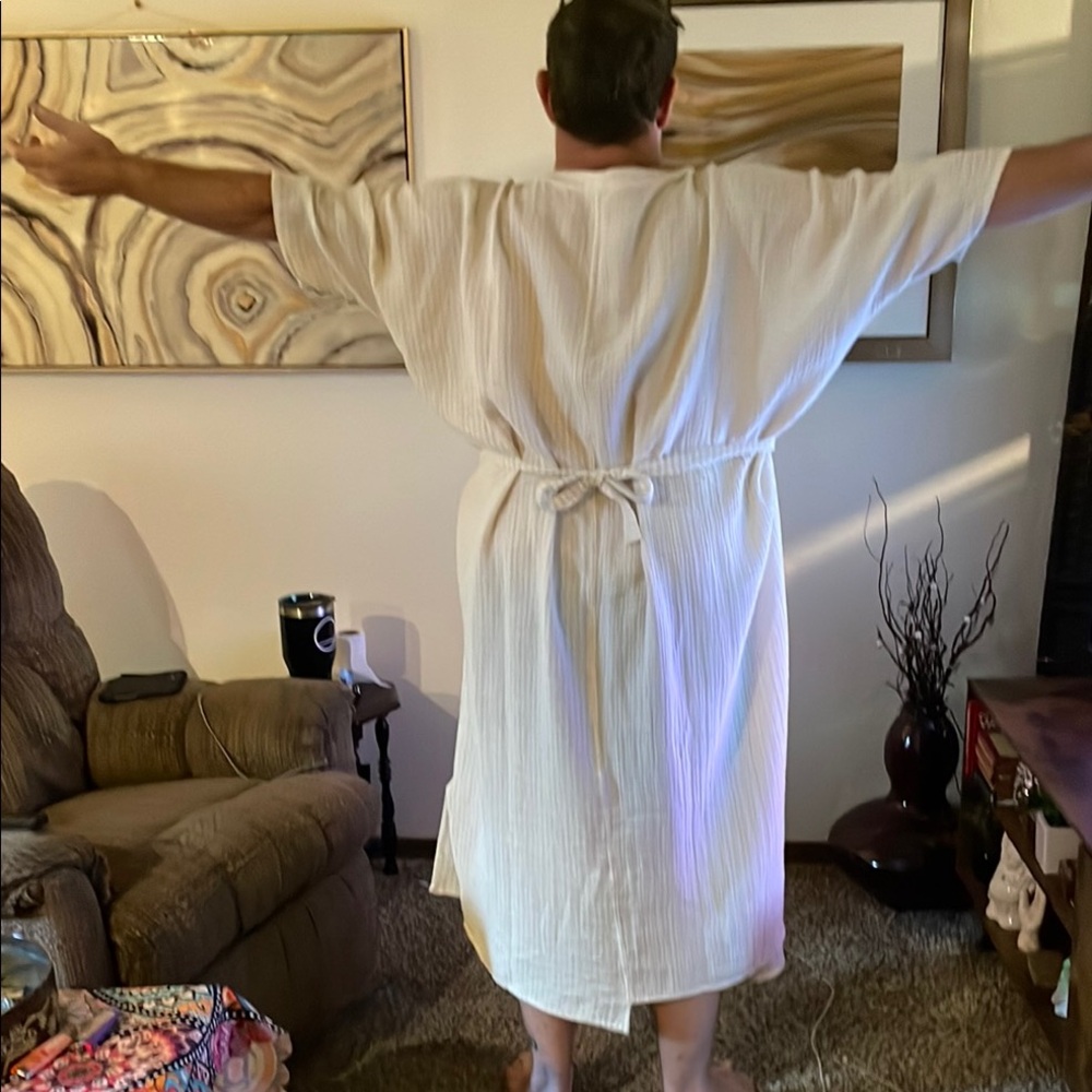 Cream Robe - Picture 5 of 6